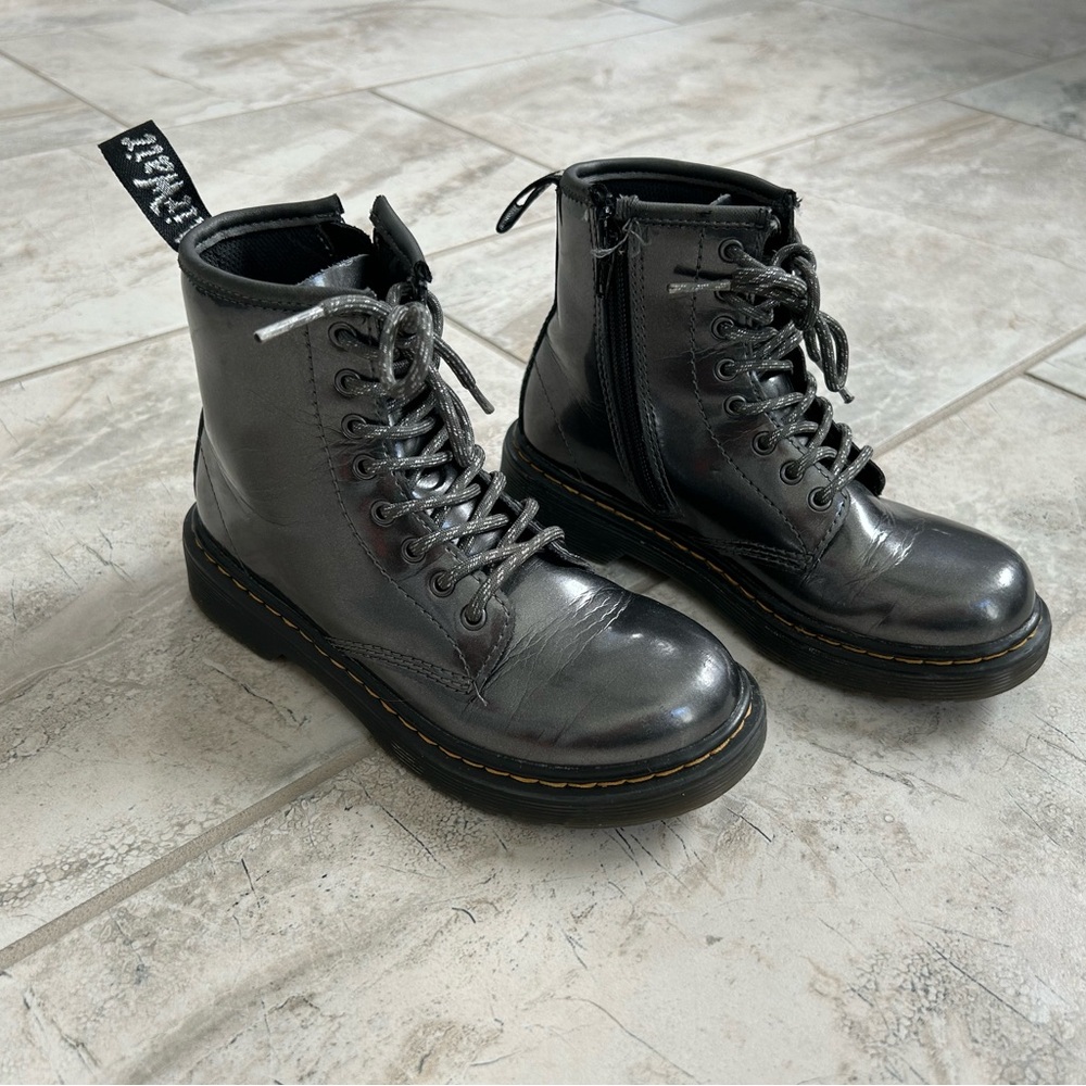 Dr. Martens Junior 1460 Metallic Lace Up Boots
Gray Sparkle
Size US 1 Little Kid